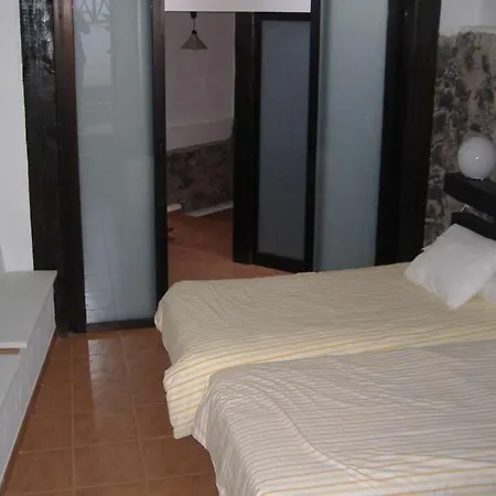 Sleeps 8 Pool Wifi Willa