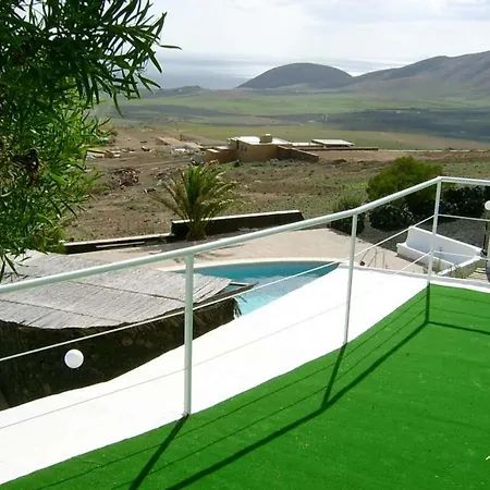 Sleeps 8 Pool Wifi Uga